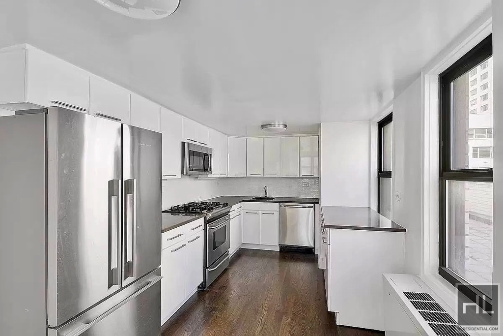 East 63 Street - Photo 2
