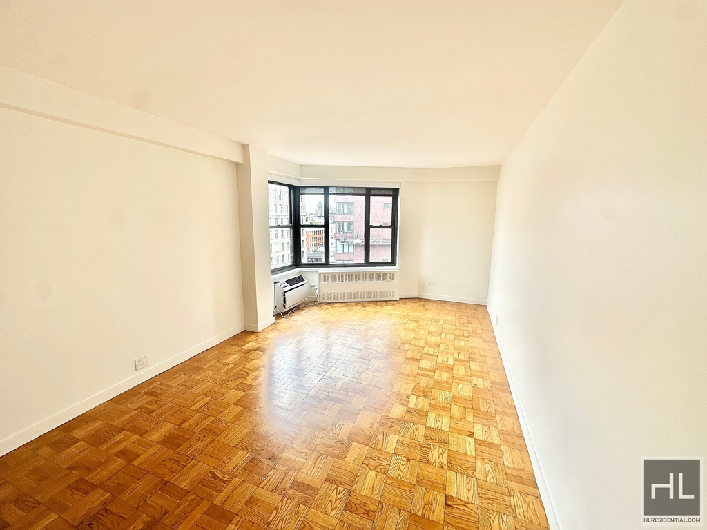 Fourth Avenue - Photo 1