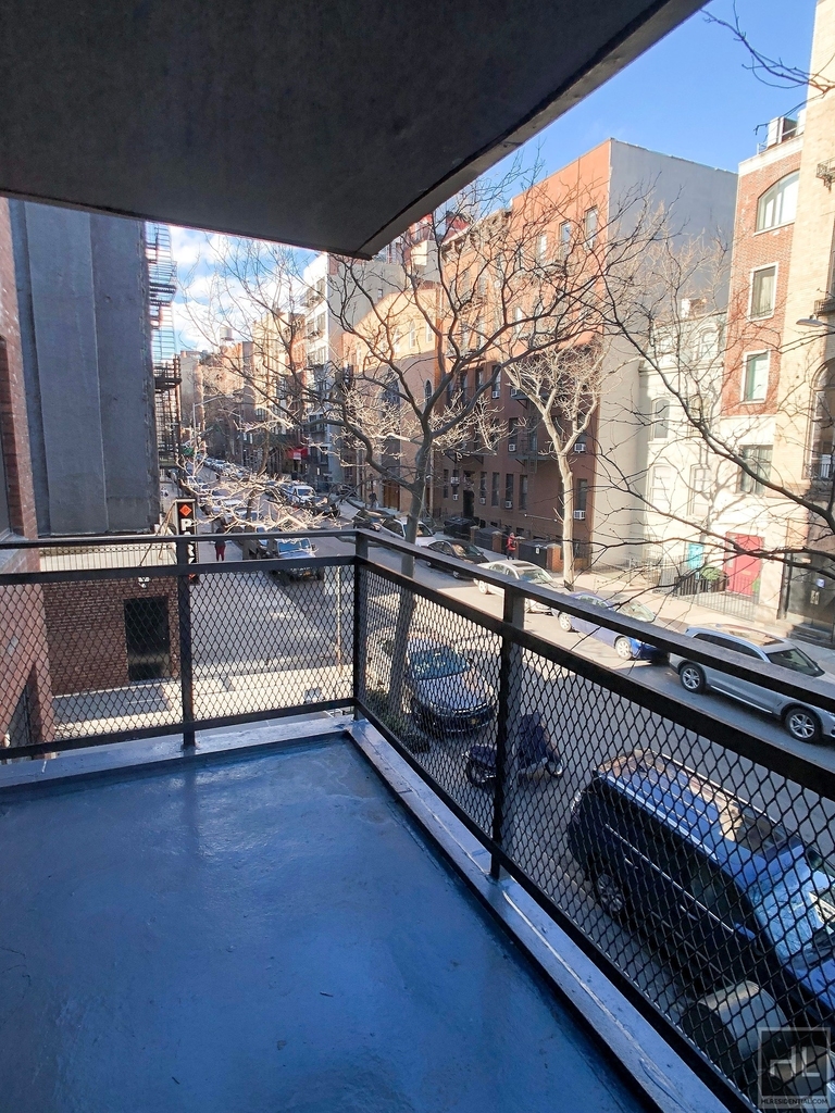 E 82 St - Photo 5