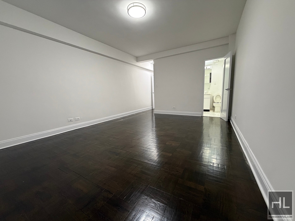 Beekman Place - Photo 1
