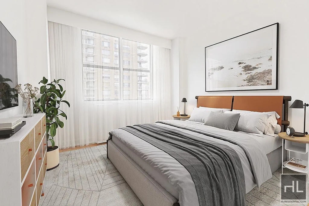 East 75th Street - Photo 4