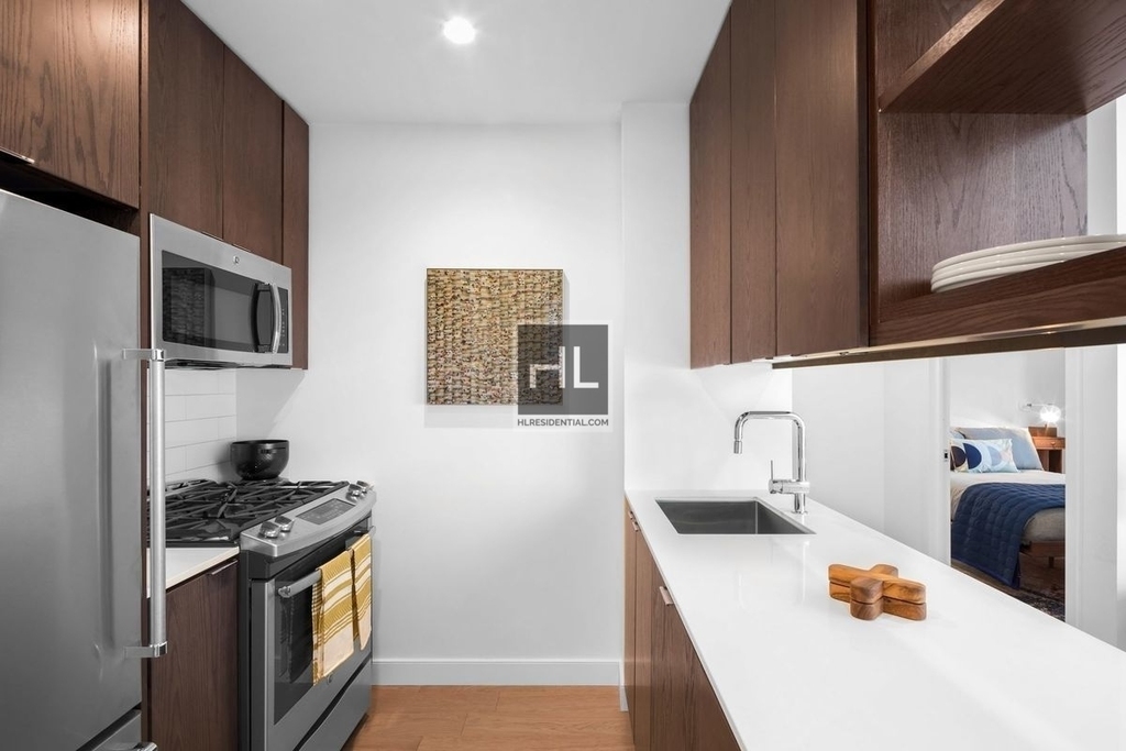 East 39th Street - Photo 3