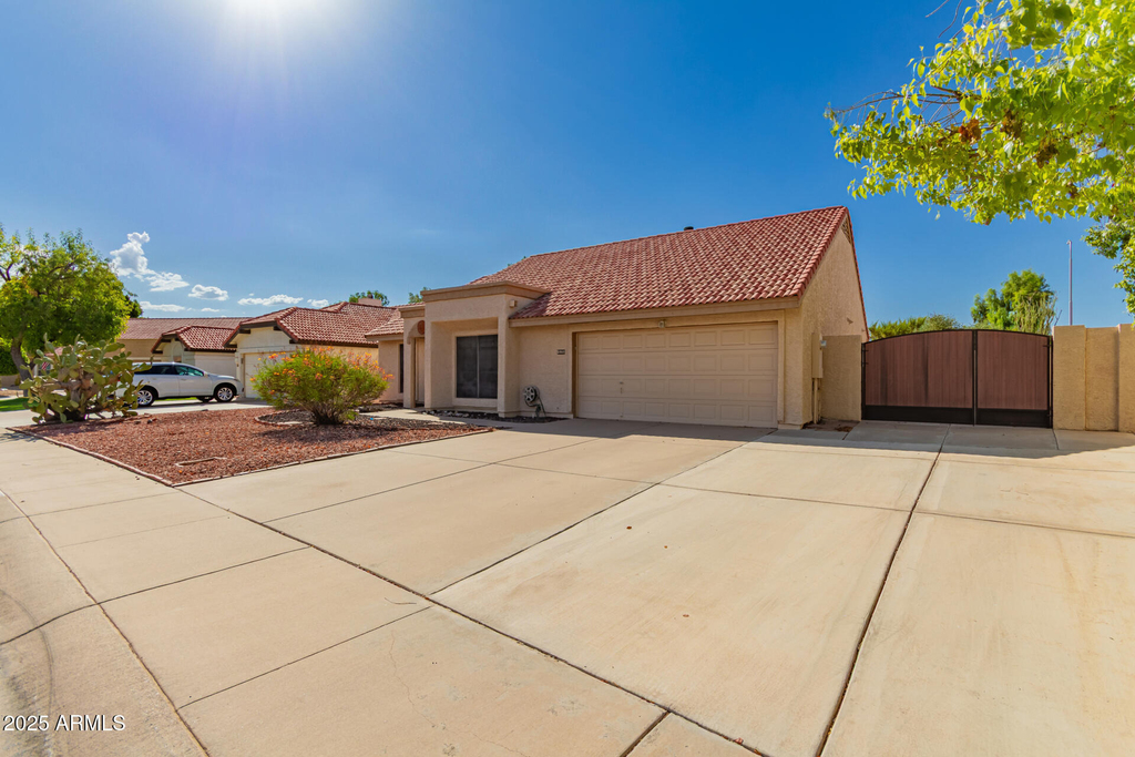 5860 W Saragosa Street - Photo 2