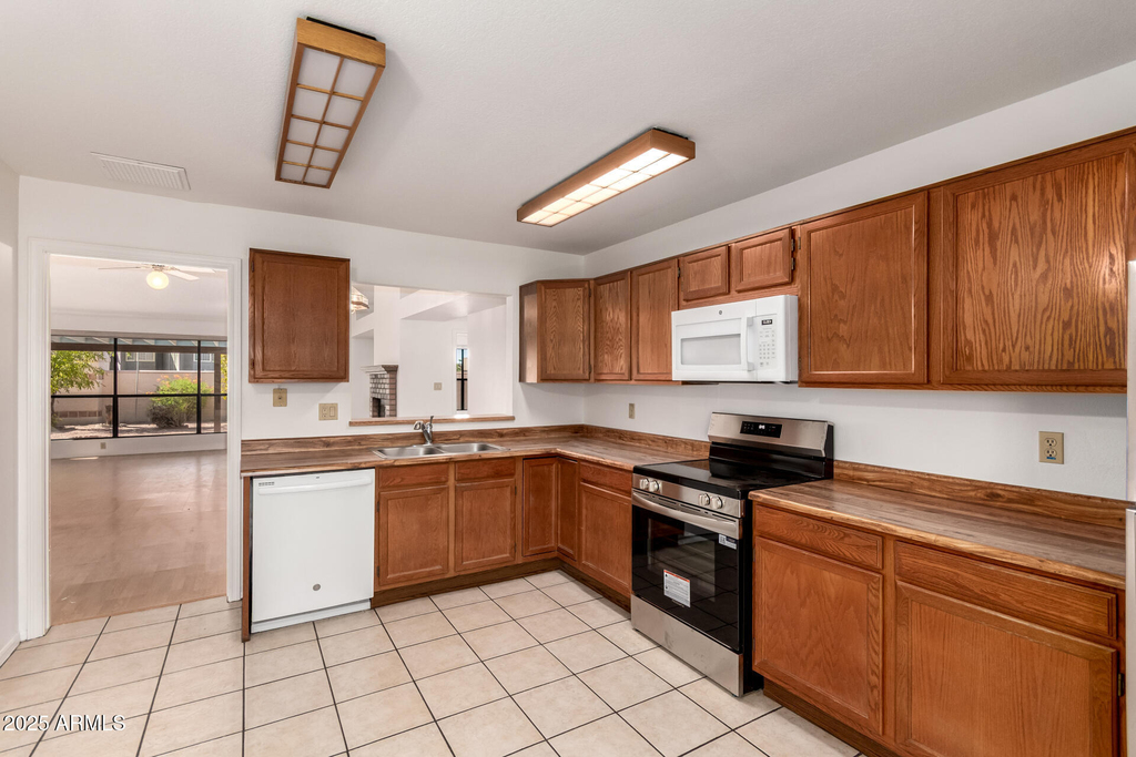 5860 W Saragosa Street - Photo 9