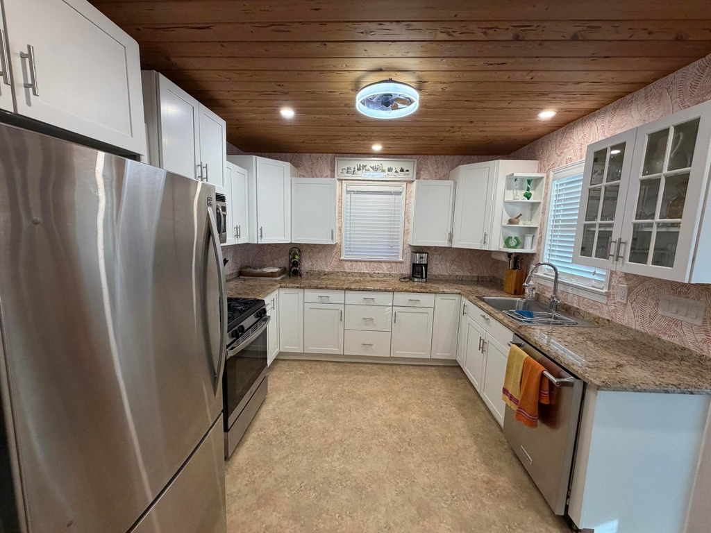 618 N Ocean Breeze - Photo 7