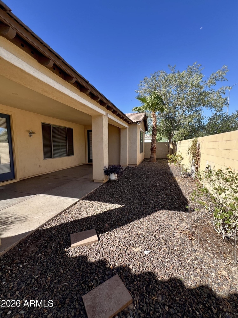 320 W Wisteria Place - Photo 17