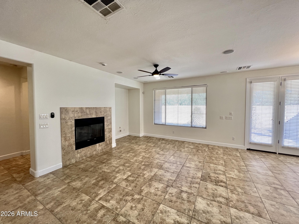 320 W Wisteria Place - Photo 4