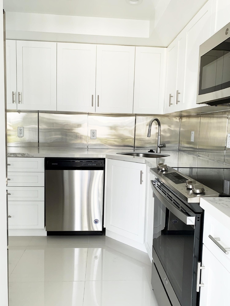 231 Marine Court - Photo 7