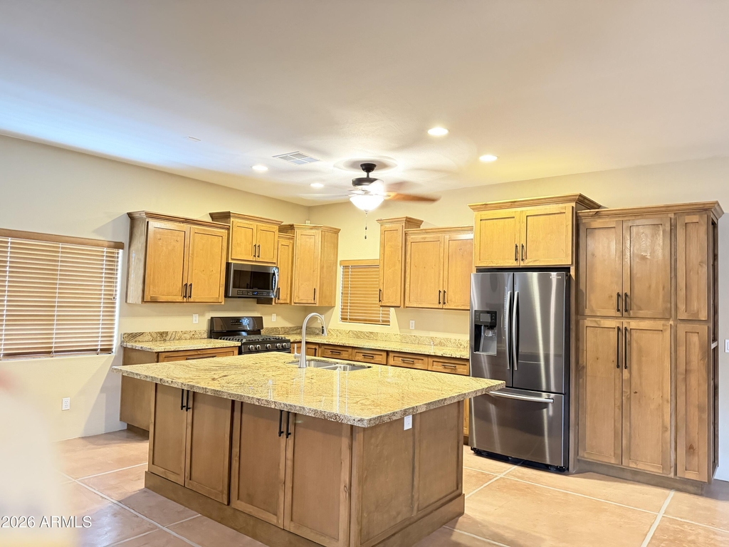 1805 E Maryland Avenue - Photo 4