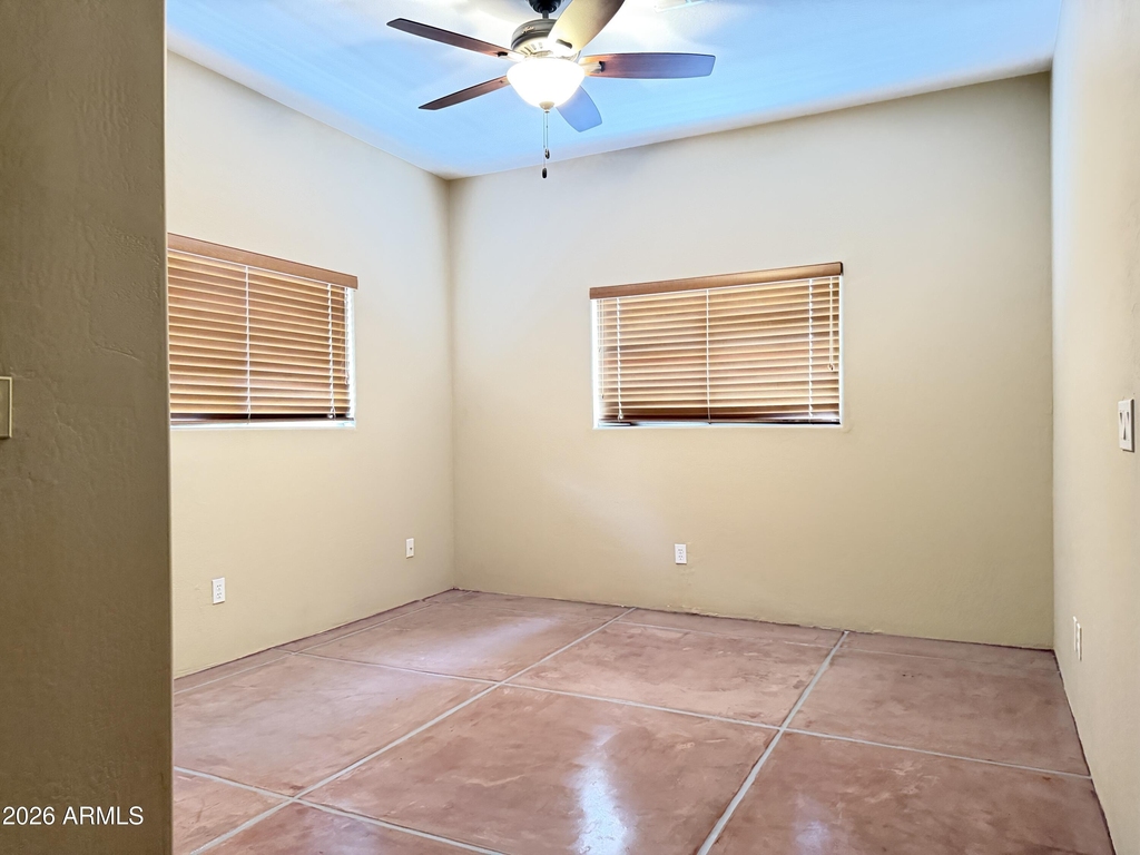 1805 E Maryland Avenue - Photo 17