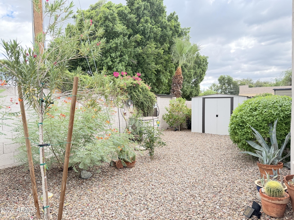 1805 E Maryland Avenue - Photo 23