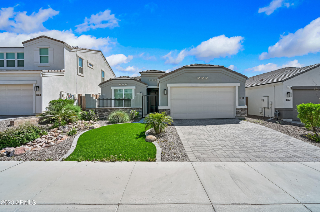 2111 E Questa Drive - Photo 0