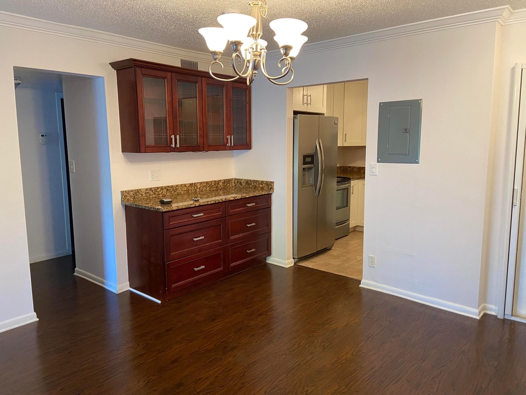 300 Waterway Drive S - Photo 0