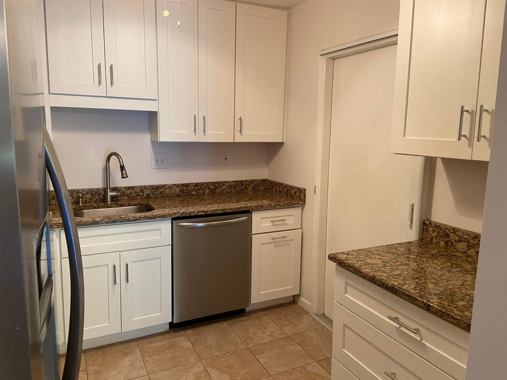 300 Waterway Drive S - Photo 6