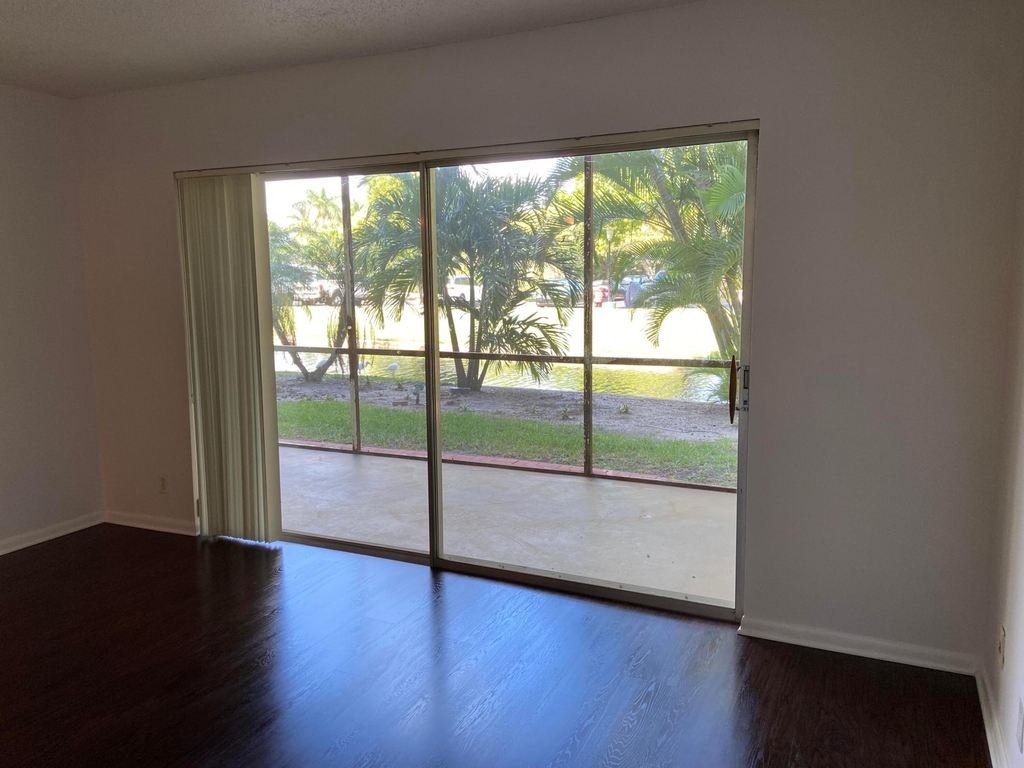 300 Waterway Drive S - Photo 8