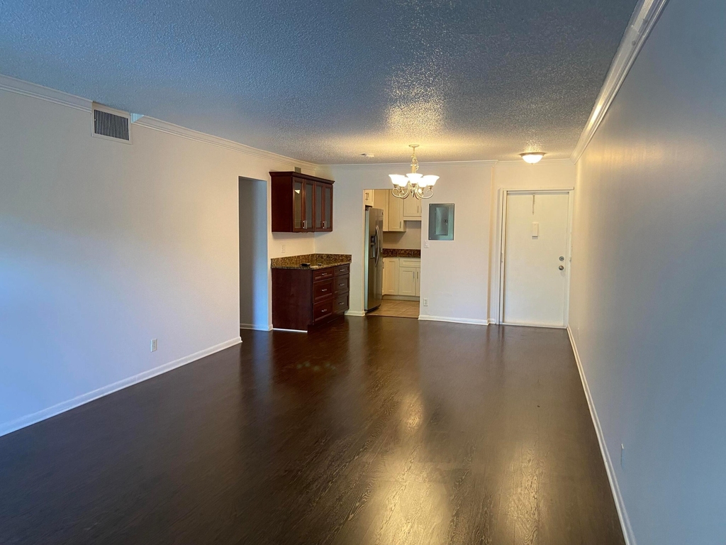 300 Waterway Drive S - Photo 2