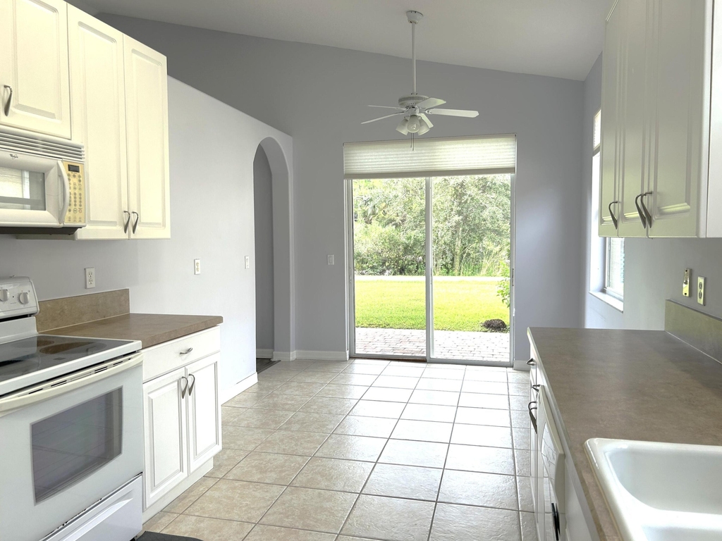 2770 Se Stonebriar Way - Photo 12