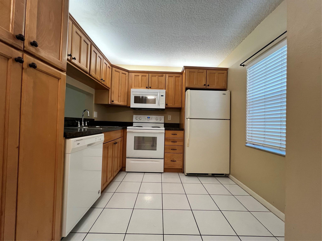 8820 Royal Palm Boulevard - Photo 4