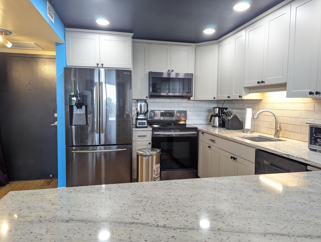 1800 N Andrews Avenue - Photo 2