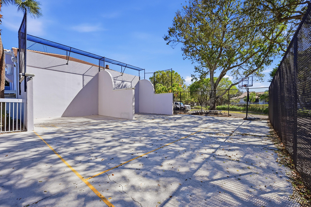 5390 Venetia Court - Photo 52