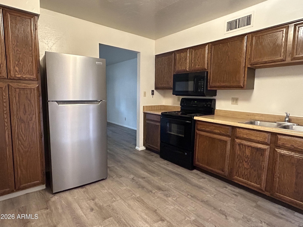 503 W 12th Street - Photo 4
