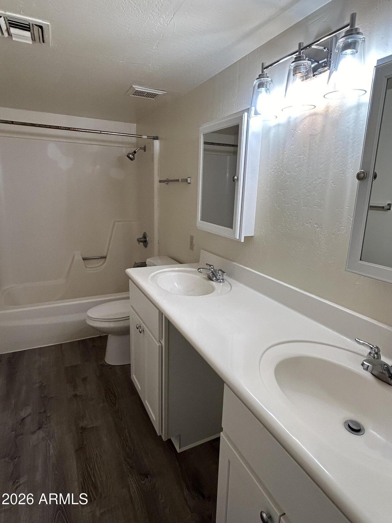 503 W 12th Street - Photo 8