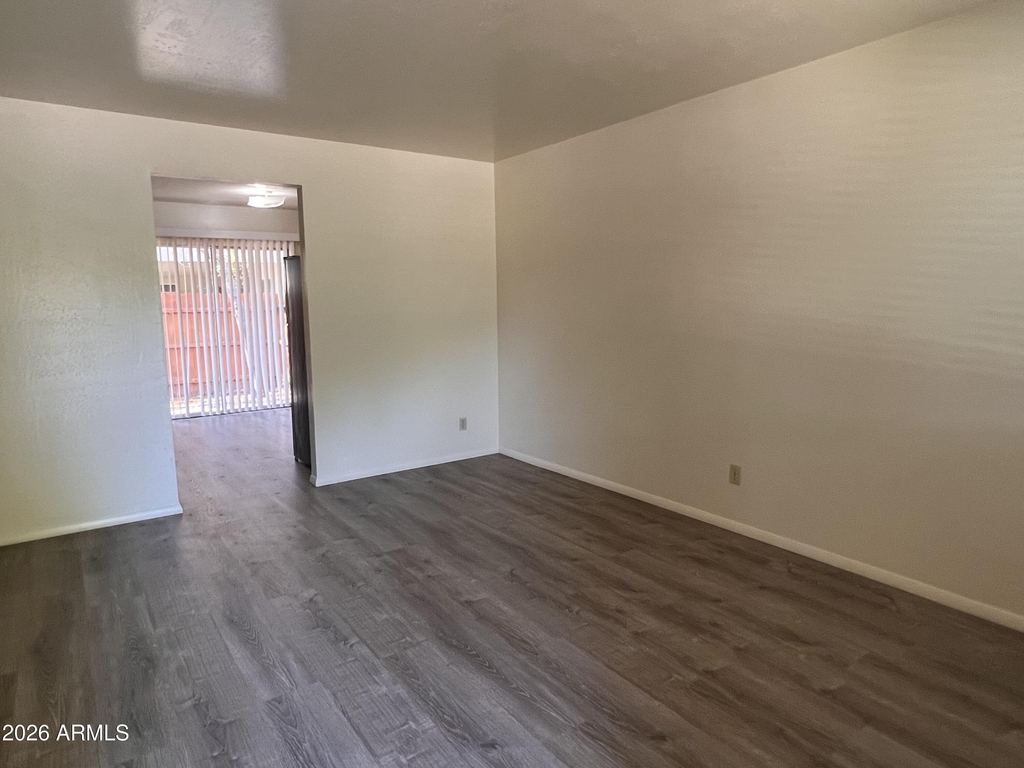 503 W 12th Street - Photo 3