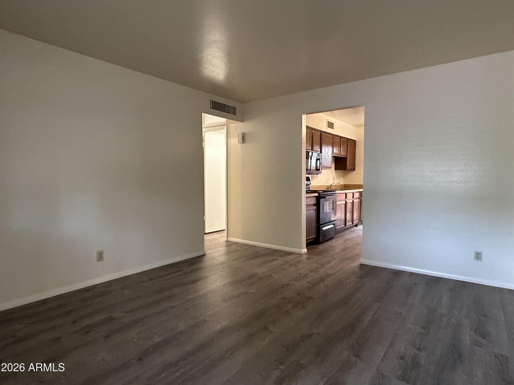 503 W 12th Street - Photo 1