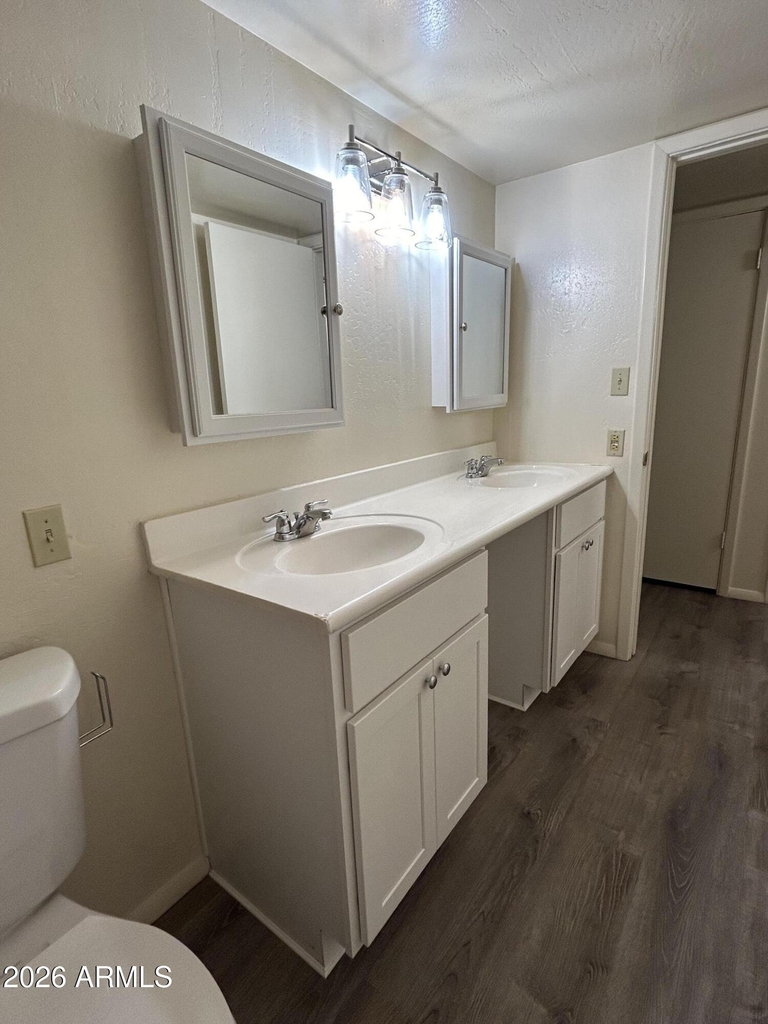 503 W 12th Street - Photo 7