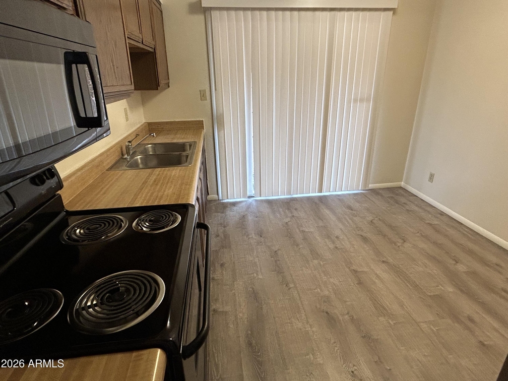 503 W 12th Street - Photo 5