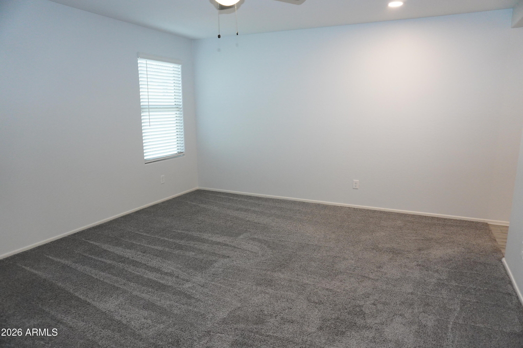 654 E Buckingham Avenue - Photo 9