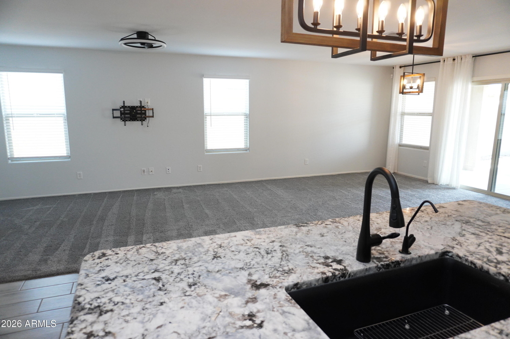 654 E Buckingham Avenue - Photo 7