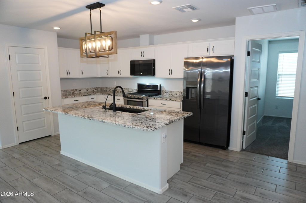 654 E Buckingham Avenue - Photo 4