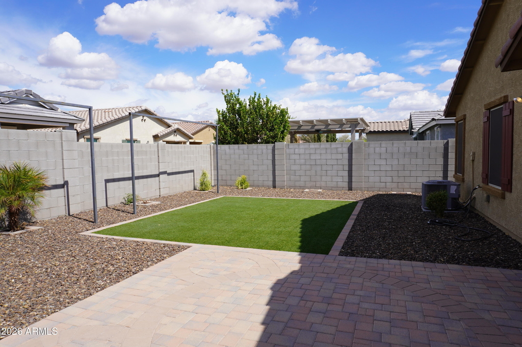 654 E Buckingham Avenue - Photo 12