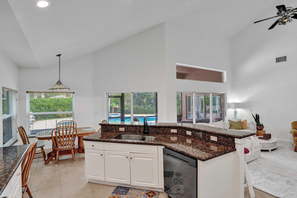 11329 Nw 65th Manor - Photo 13