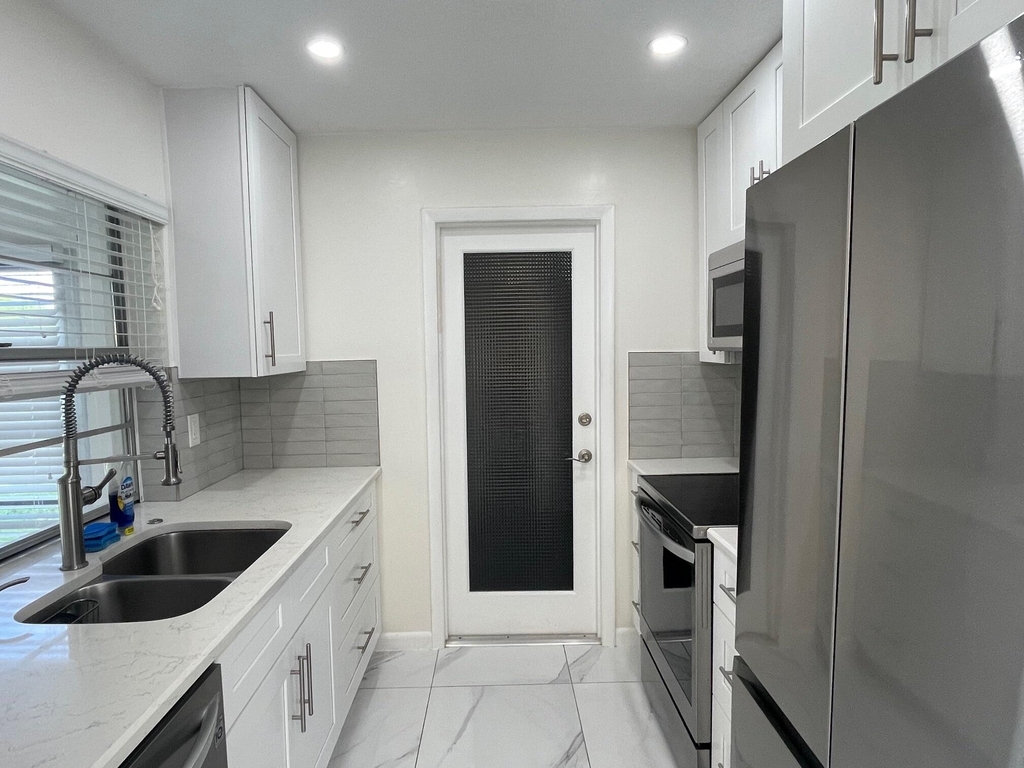 131 Nw 14th Street - Photo 6
