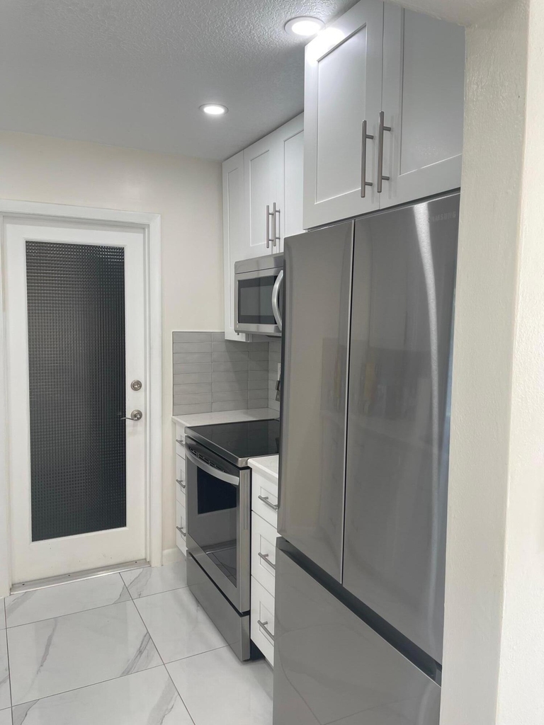 131 Nw 14th Street - Photo 9