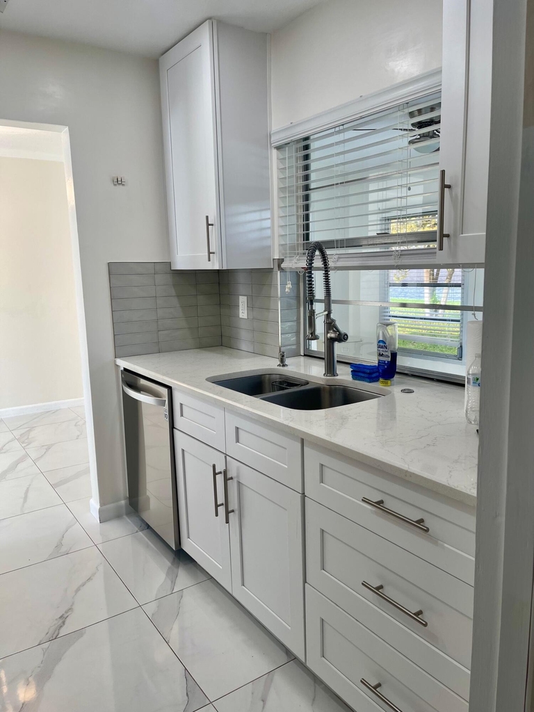 131 Nw 14th Street - Photo 8