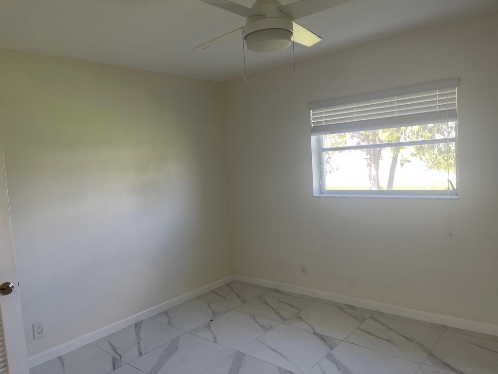 131 Nw 14th Street - Photo 11