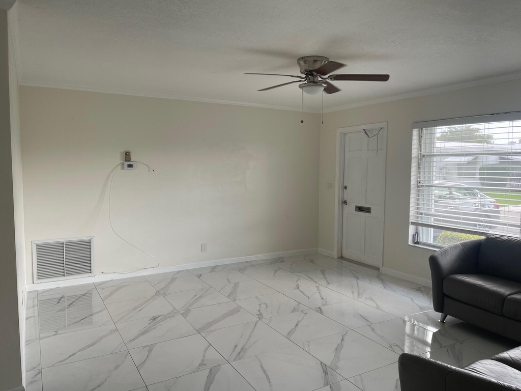 131 Nw 14th Street - Photo 2