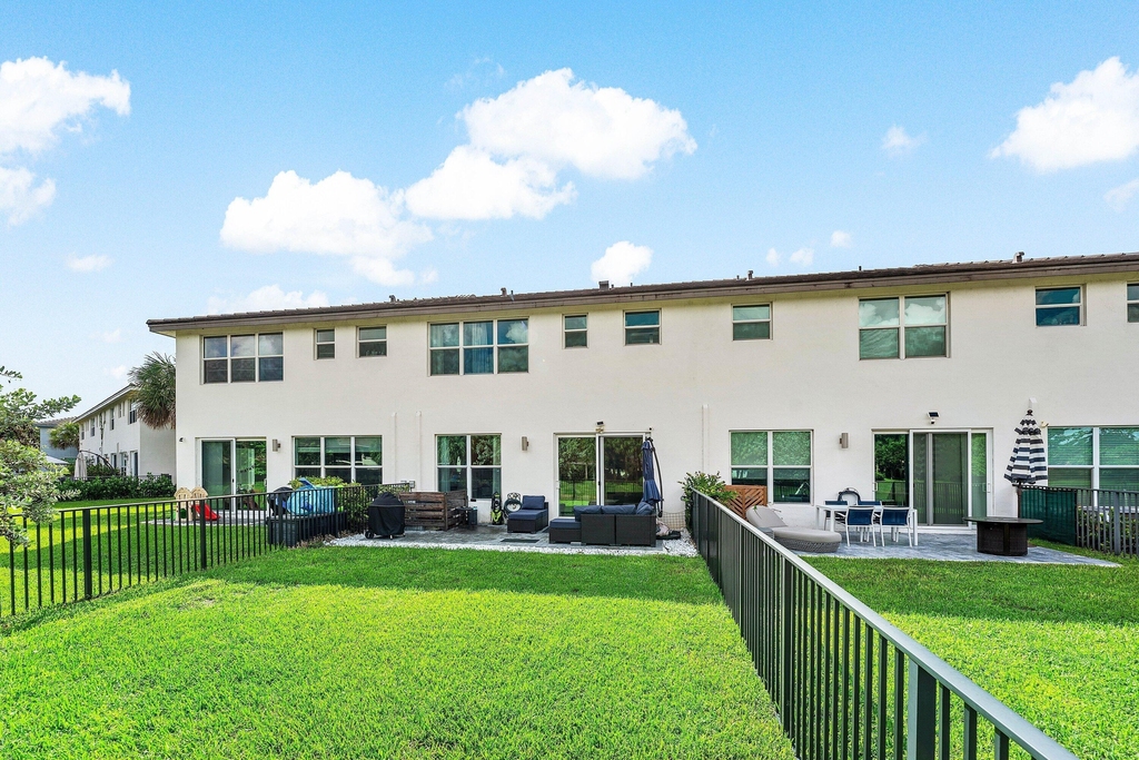 4392 Veleiros Avenue - Photo 23