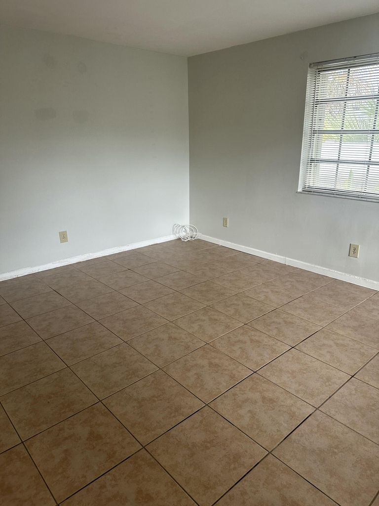 2733 Ne 1st Terrace - Photo 15