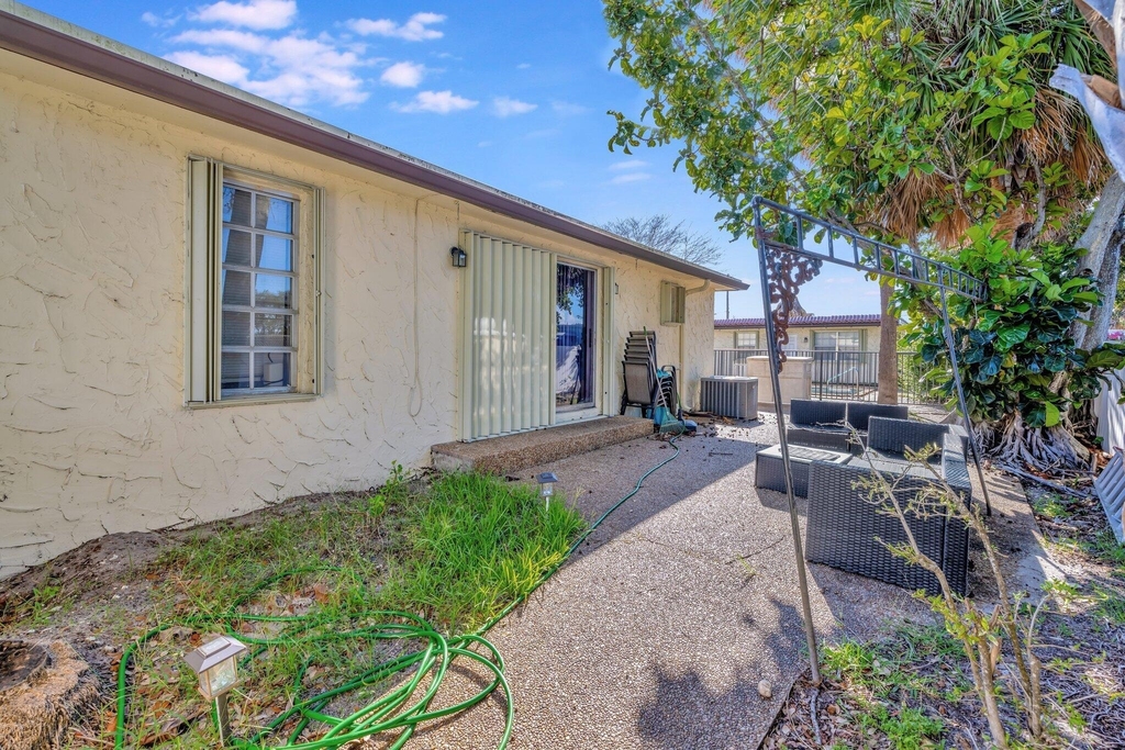 2733 Ne 1st Terrace - Photo 11