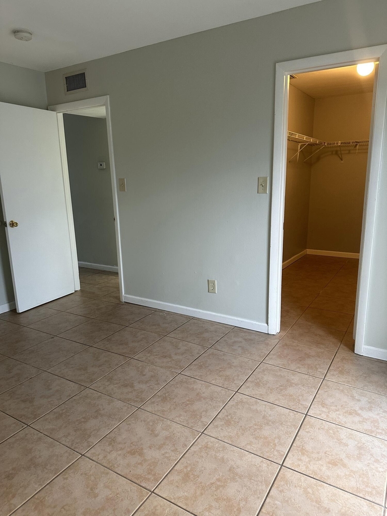 2733 Ne 1st Terrace - Photo 25