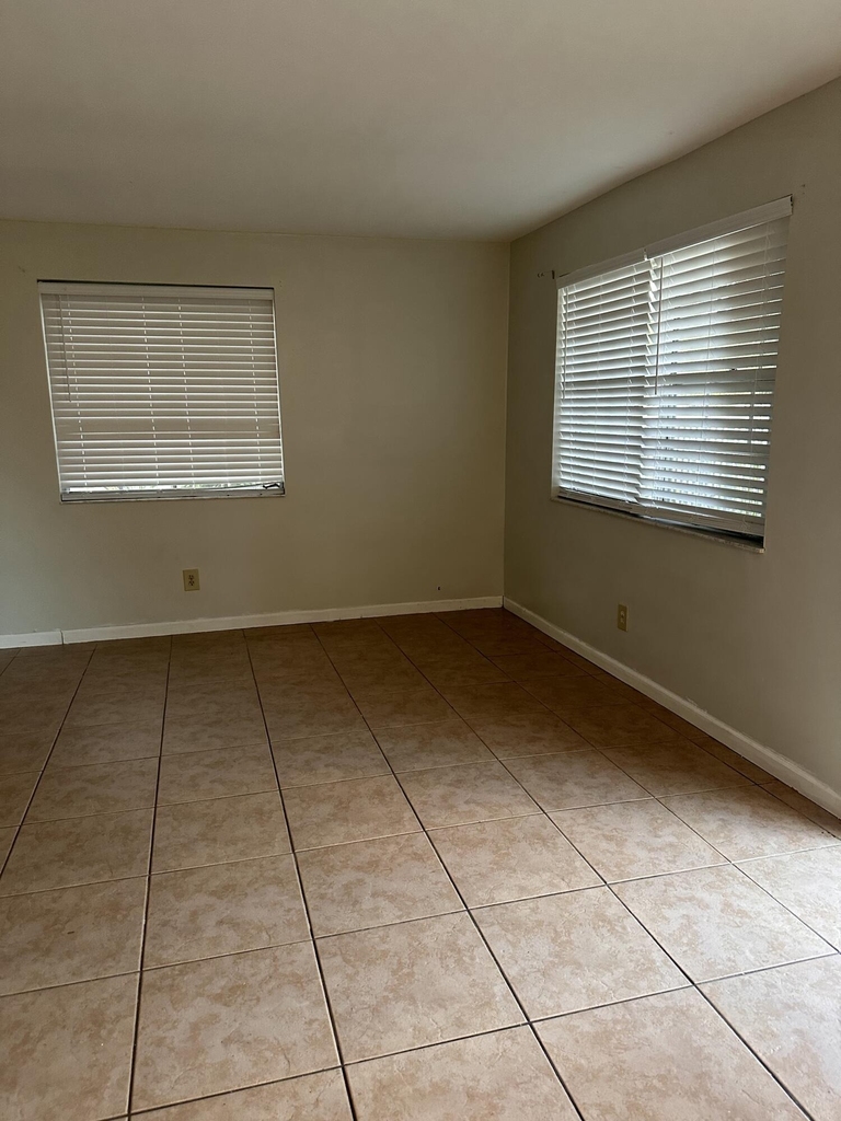 2733 Ne 1st Terrace - Photo 36