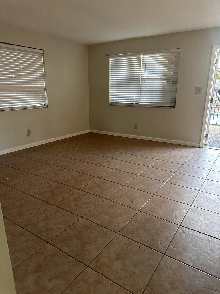 2733 Ne 1st Terrace - Photo 23