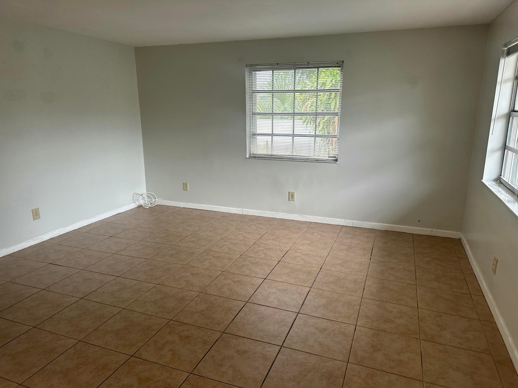 2733 Ne 1st Terrace - Photo 16