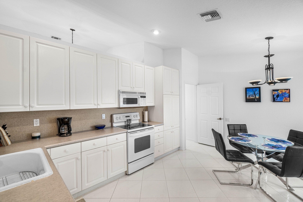 7134 Haviland Circle - Photo 11