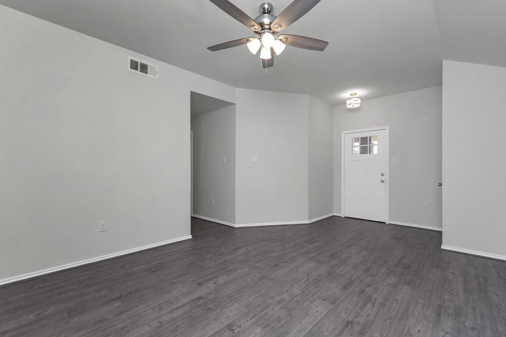 8112 Arbor Avenue - Photo 3