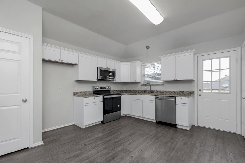 8112 Arbor Avenue - Photo 9